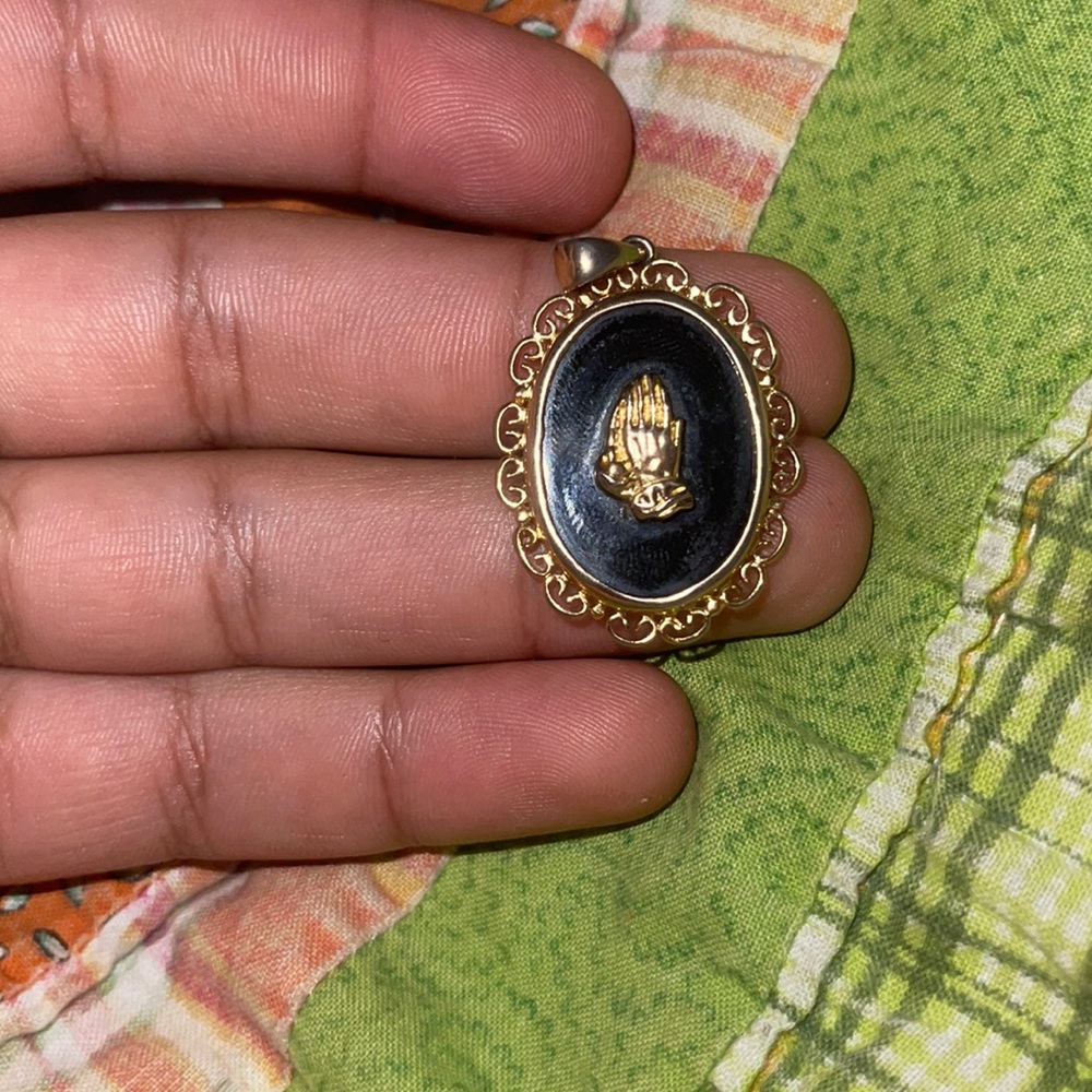 Cold prayers pendant comes with Cuban link chain